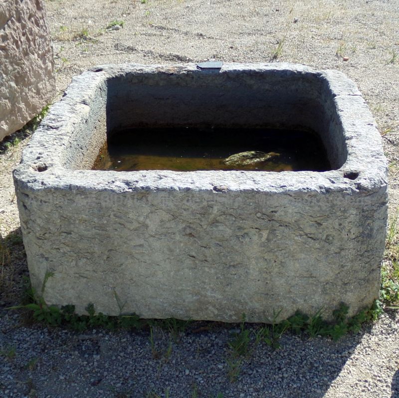 Old trough in weathered stone for a rustic basin or a charming planter - Atelier Alain BIDAL (Provence)
